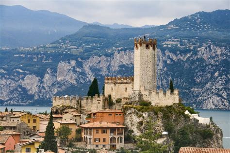 10 of the Most Beautiful Castles in Italy