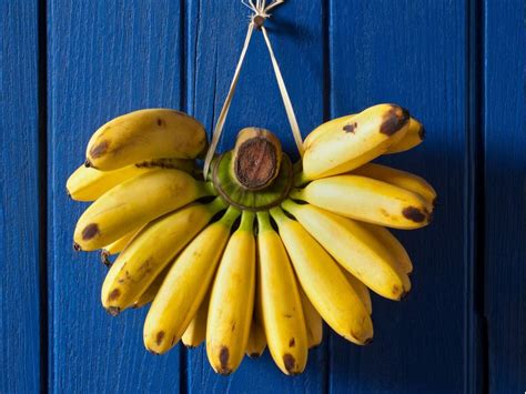 How can bananas help with both weight loss and weight gain