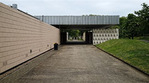 Crematorium drive-through at City of London Cemetery and C… | Flickr