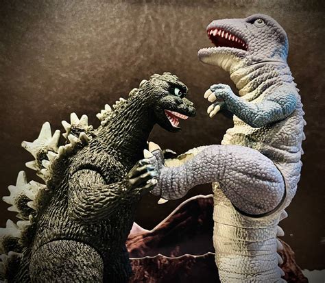 Godzilla vs Gorosaurus by KingGiganoto5 on DeviantArt