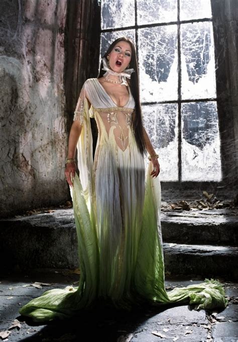 Silvia Colloca as Verona, one of Dracula's brides in Van Helsing (2004) | Dracula's brides ...