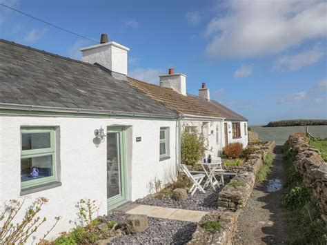 Moelfre Holiday Cottages | Anglesey | North Wales | Menai Holidays