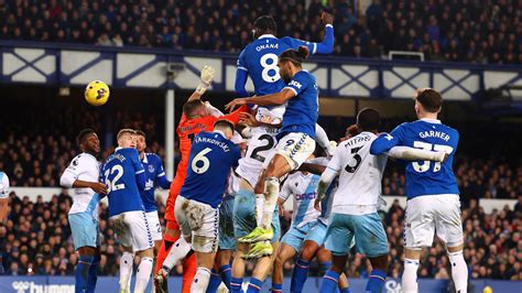 Everton and Crystal Palace take valuable point from cagey draw at Goodison