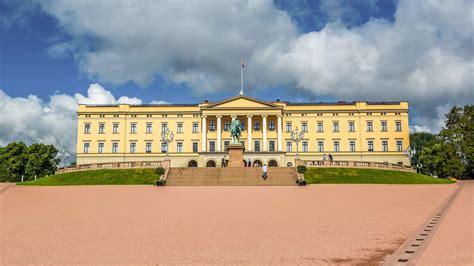 Royal Palace, Oslo, Oslo - Book Tickets & Tours | GetYourGuide