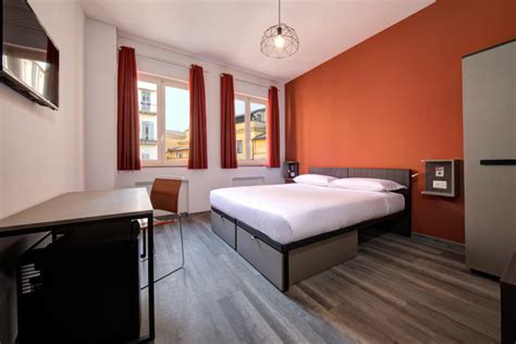 Rooms & Dorms - Double Private Rome Hostel - The RomeHello hostel in the hearth of Rome