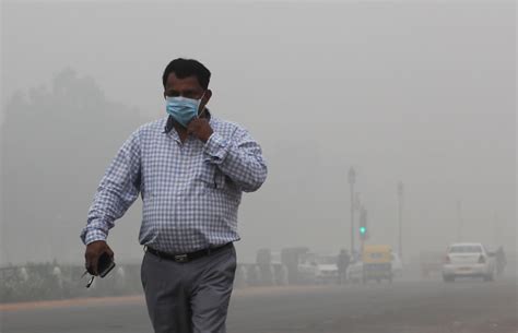 India experiences worst air pollution in 3 years | PBS News