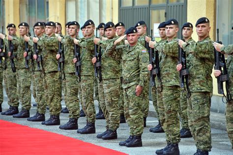 Croatian Army: 18th generation of cadets take oath | Croatia Week