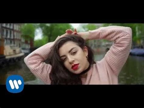 Charli XCX - Boom Clap - Tekst tłumaczenie oraz gify i obrazki