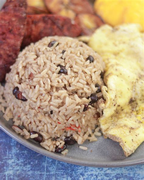 Gallo Pinto - Costa Rican Rice & Beans Breakfast Platter - Global Kitchen Travels