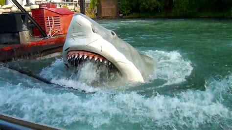 Extinct Attractions: Jaws: The Ride - LaughingPlace.com