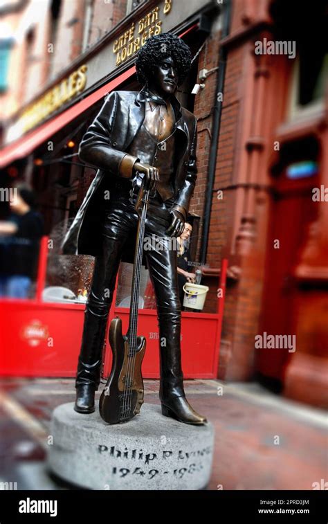 Statue of Phil Lynott, Harry Street, Dublin, Ireland Stock Photo - Alamy