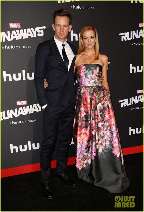 Gregg Sulkin Joins 'Runaways' Co-Stars at L.A. Premiere! | Photo ...