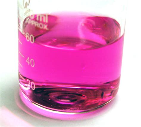 File:Phenolphthalein-at-pH-9.jpg - Wikipedia