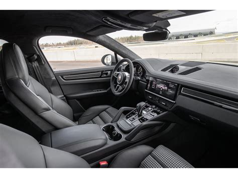 2020 Porsche Cayenne Hybrid: 20 Interior Photos | U.S. News