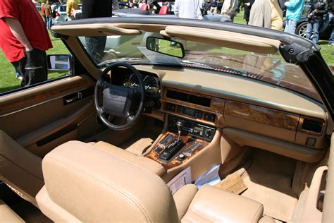 File:Jaguar XJS Convertible (1994) interior.jpg - Wikimedia Commons