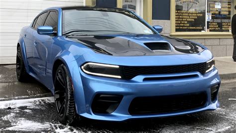 Una Dodge Charger R/T del 2015 trasformata in una Hellcat Widebody ...