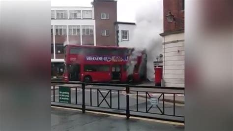 London double-decker bus bursts into flames on busy high street (VIDEO) — RT UK News