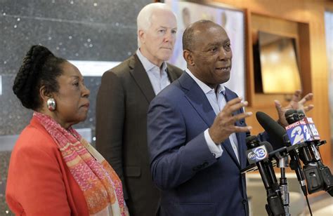 Houston Mayor Sylvester Turner gets bipartisan support in avoiding city ...