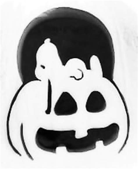 Snoopy Charlie Brown Pumpkin Carving Pattern | Halloween pumpkin carving stencils, Pumpkin ...