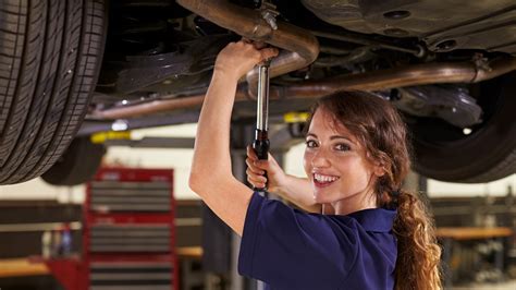 How to Become an Automotive Mechanic - Career Girls - Explore Careers