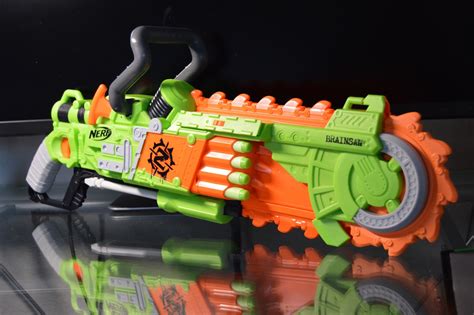 StudioYale: Nerf Zombiestrike Brainsaw Review (3/10)