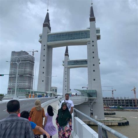 Terengganu Drawbridge Walk Trail - Kuala Terengganu, Malaysia | Pacer