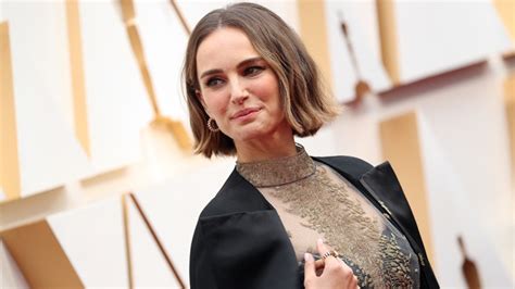 Natalie Portman's Oscar Gown Recognizes Female Directors - Variety