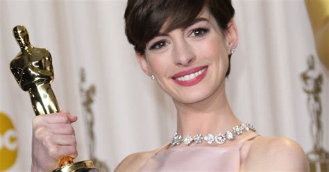 Anne Hathaway admits she was faking it during her 2013 Oscar speech