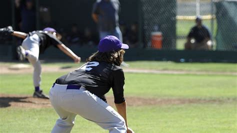 Pre-Game Baseball Drills to Warm Up Your Team | Baseball drills, Youth ...