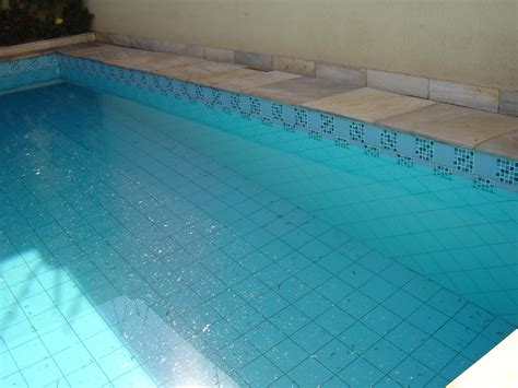 File:Swimming pool 01653.JPG - Wikimedia Commons