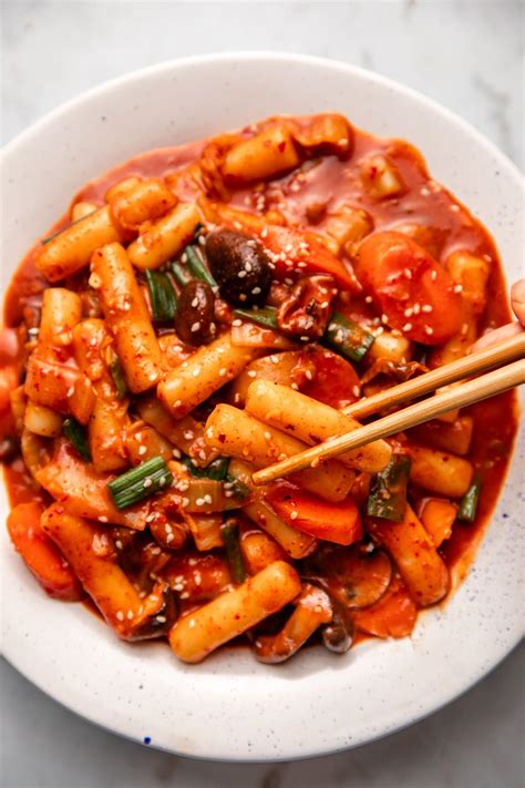 Vegan Tteokbokki with Vegetables | Spicy Korean Rice Cakes (떡볶이)