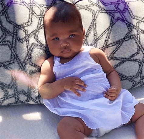 Khloe Kardashian shares adorable photo of baby True - Goss.ie