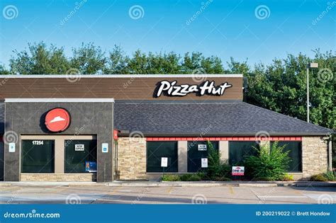 Pizza Hut Store Location in Houston TX. Editorial Photography - Image of drink, county: 200219022