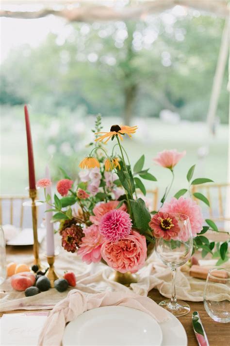 June Flowers: 20 In-Season Options for Your Wedding