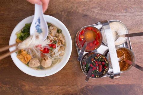 Kway Teow Nam Sai ก๋วยเตี๋ยวน้ำใส - Messy Vegan Cook