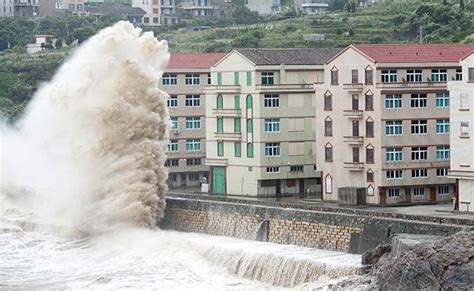 Over 800,000 Evacuated in China After Super Typhoon Chan-hom Threat