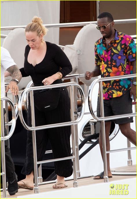 Adele & Boyfriend Rich Paul Enjoy Yacht Vacation in Italy: Photo ...