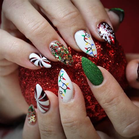 Festive Christmas nails!!! Love the glittery Christmas ball! Featuring ...