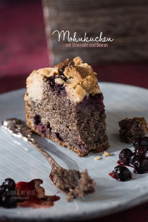 Poppy Seed Crumb Cake with Berries | seitan is my motor