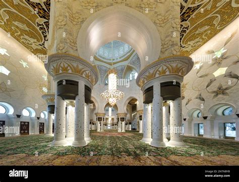 Abu Dhabi - Interior of Grand mosque, UAE Stock Photo - Alamy