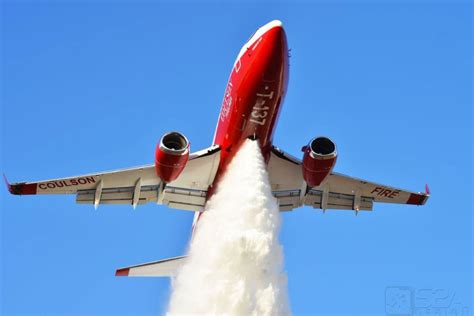 The first drops from the 737 air tanker - Fire Aviation