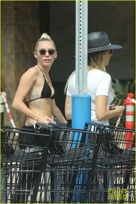 Miley Cyrus Rocks a Bikini For Afternoon Outing With Mom Tish: Photo 3933714 | Bikini, Miley ...