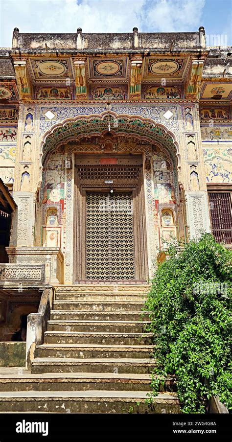 Paintings of Hindu God and Goddess on the Chokhani Double Haveli, Mandawa, Jhunjhunu, Rajasthan ...