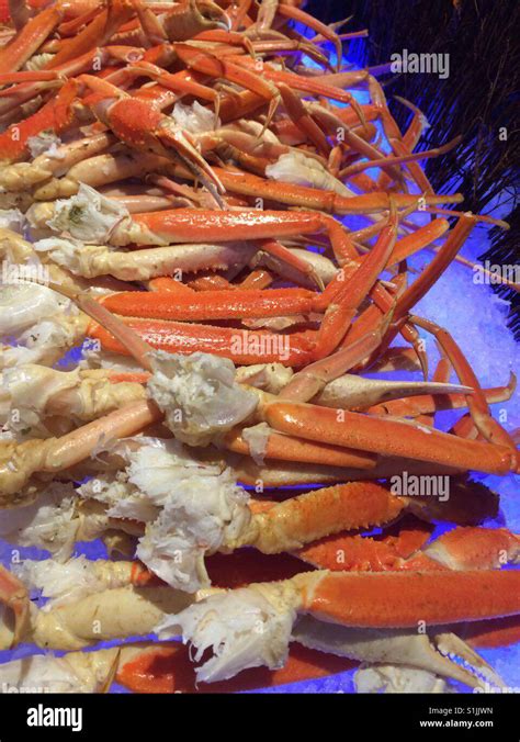 Snow crab legs Stock Photo - Alamy