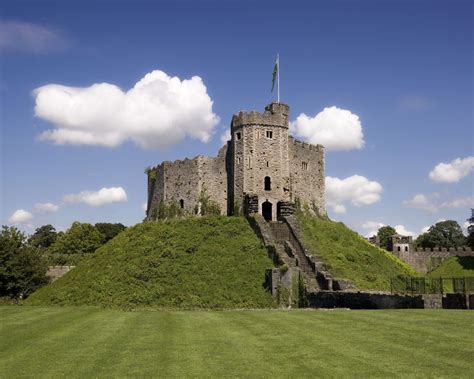Tour Guide Confidential: Cardiff Castle | British Heritage