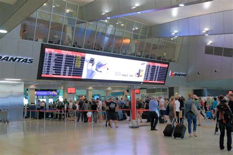 Melbourne Airport Arrivals : Melbourne Airport - Pick Up & Drop Off Passengers ... : To reach ...