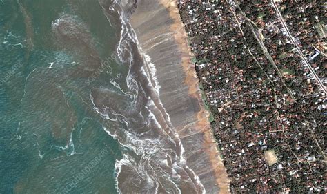 Sri Lankan coastline, during 2004 tsunami - Stock Image - E275/0045 ...