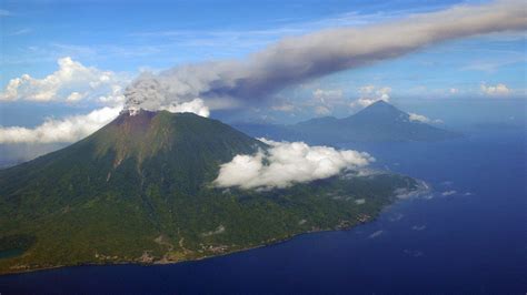 Indonesia Volcano Erupts: 1 Person Missing, 4 Hurt | The Weather Channel