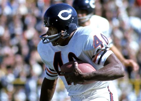 Chicago Bears' legendary running back Gale Sayers dies at 77 | Reel ...