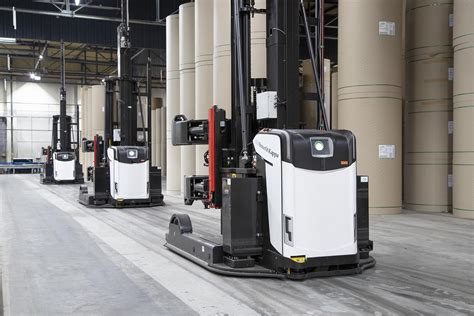 Automated Guided Vehicles Solution | Rocla AGV